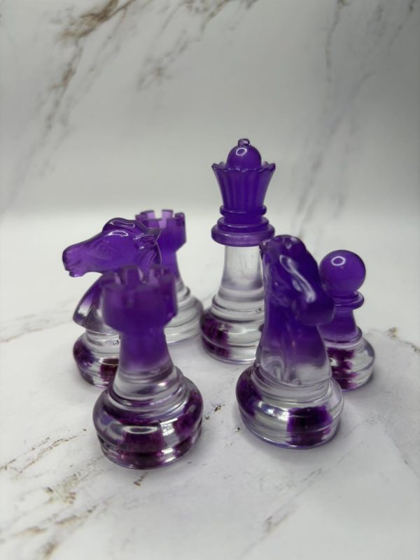 jeux d'échec mauve et blanc en epoxy