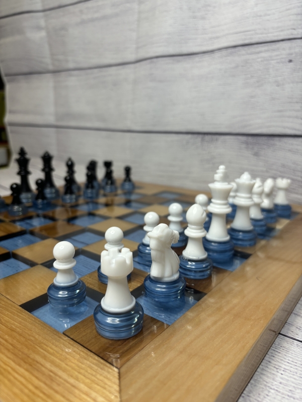 Jeu d'échecs décoratif bois d'érable et résine époxy – Image 2