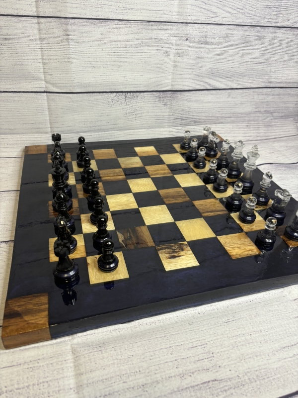 Jeu d'échecs décoratif en bois d'acacia et résine époxy