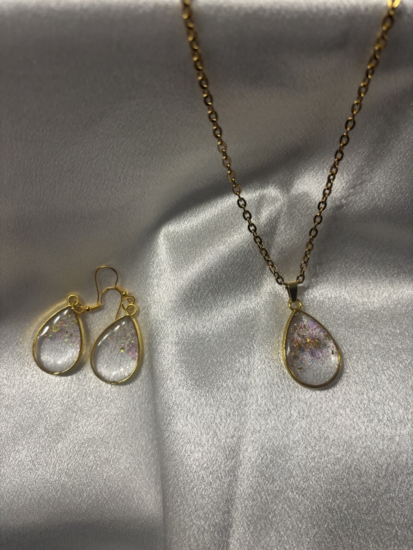 Ensemble doré pendentif et boucles d'oreilles – Image 2