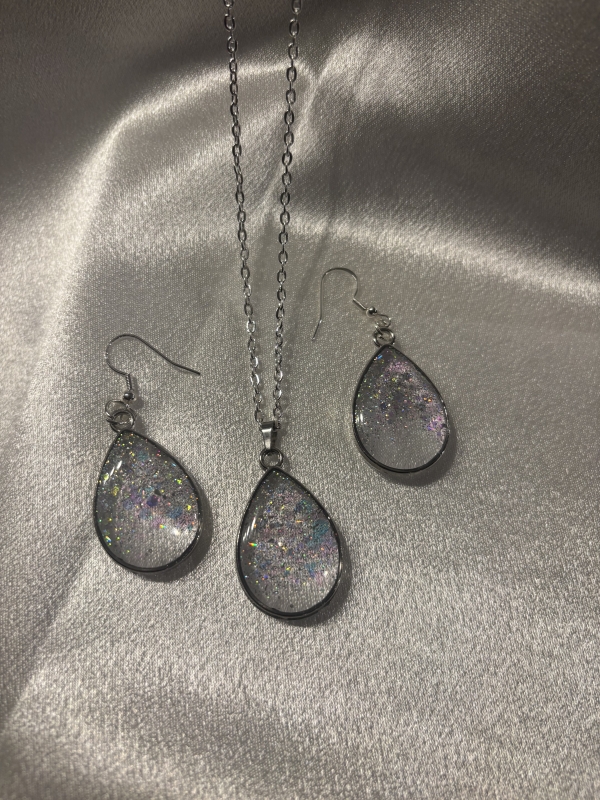 Pendentif argenté forme de goutte et chaîne de 18po (pendentif seulement) – Image 2