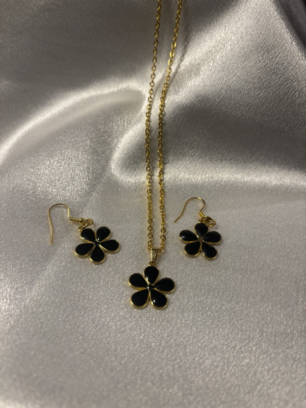 Ensemble doré pendentif et boucles d'oreilles