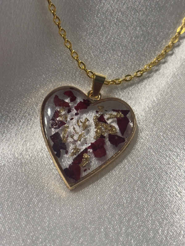 Pendentif coeur doré. Chaîne 18po