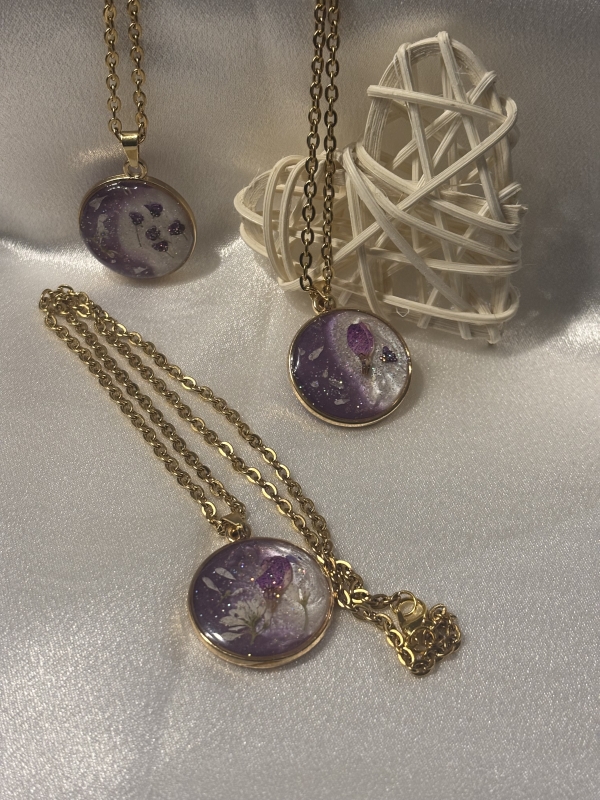 Pendentif rond doré. Chaîne 18po