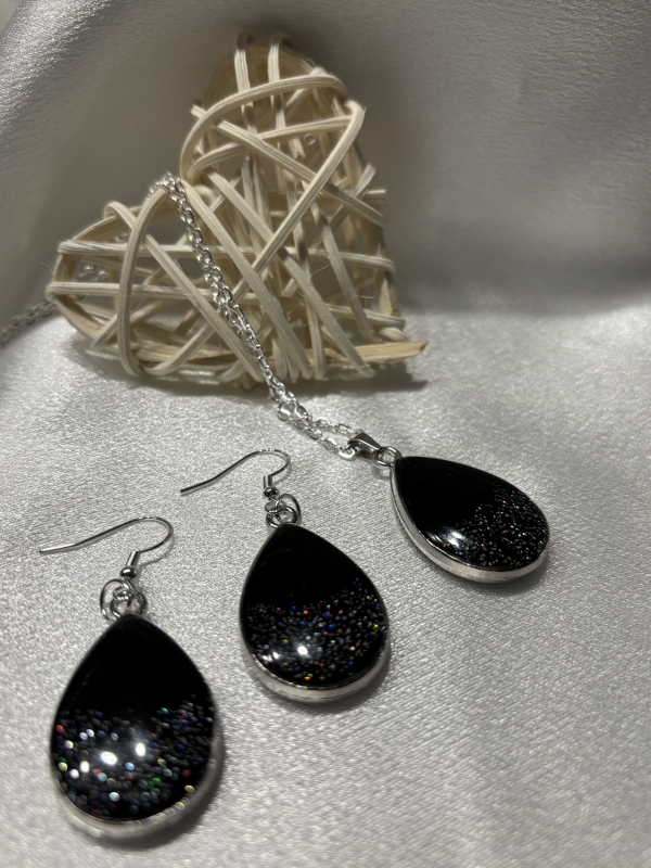 Ensemble argenté pendentif et boucles d'oreilles