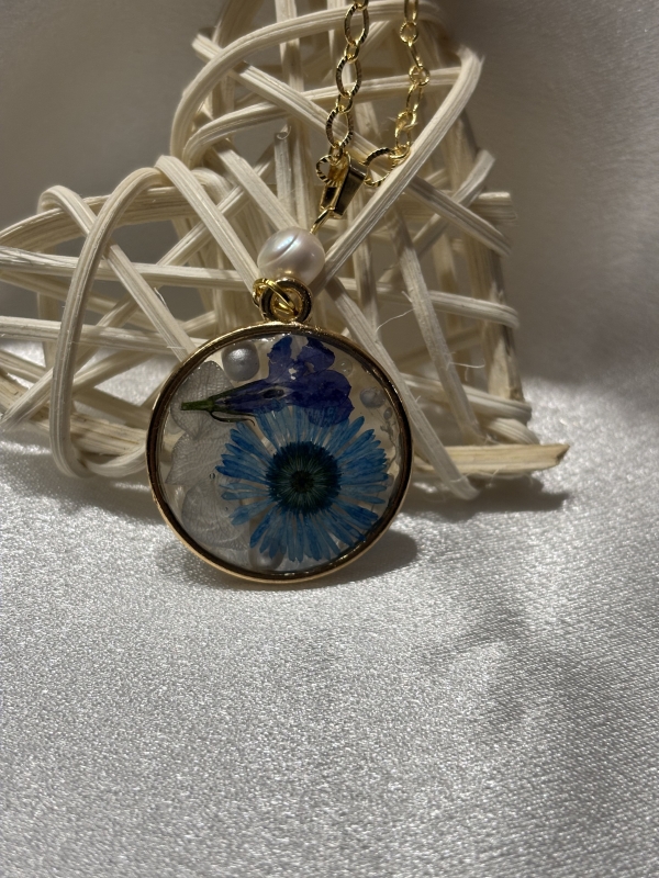 Pendentif rond doré avec perle. Chaîne 18po – Image 2