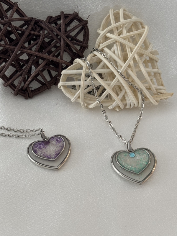 Pendentif coeur double argenté. Chaîne 18po