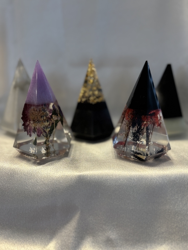 Support à bagues décoratif pyramide 4po